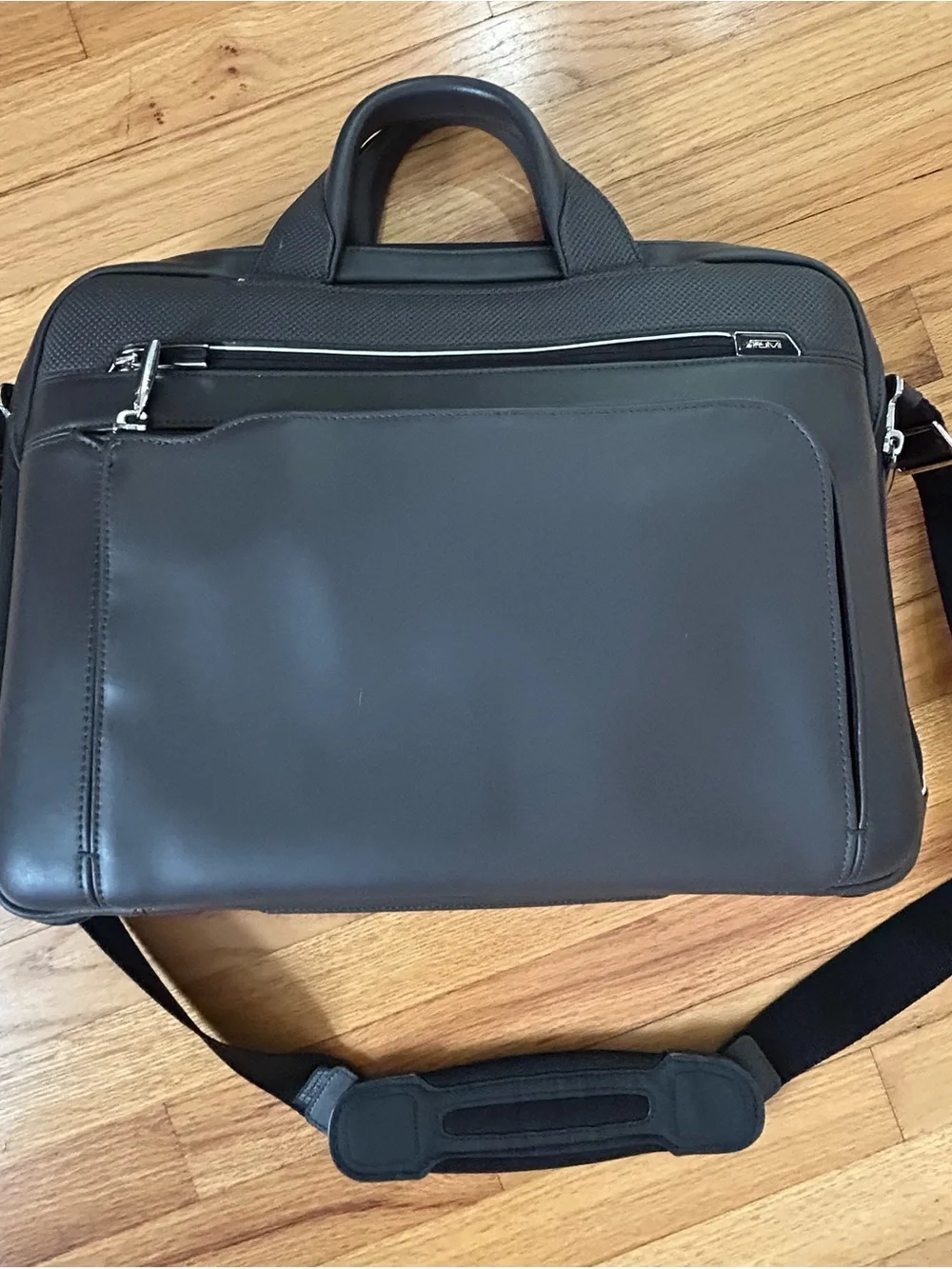 Tumi Saweyr Arrive Taupe 16” Men's Laptop Briefcase Top Handles Shoulder Strap